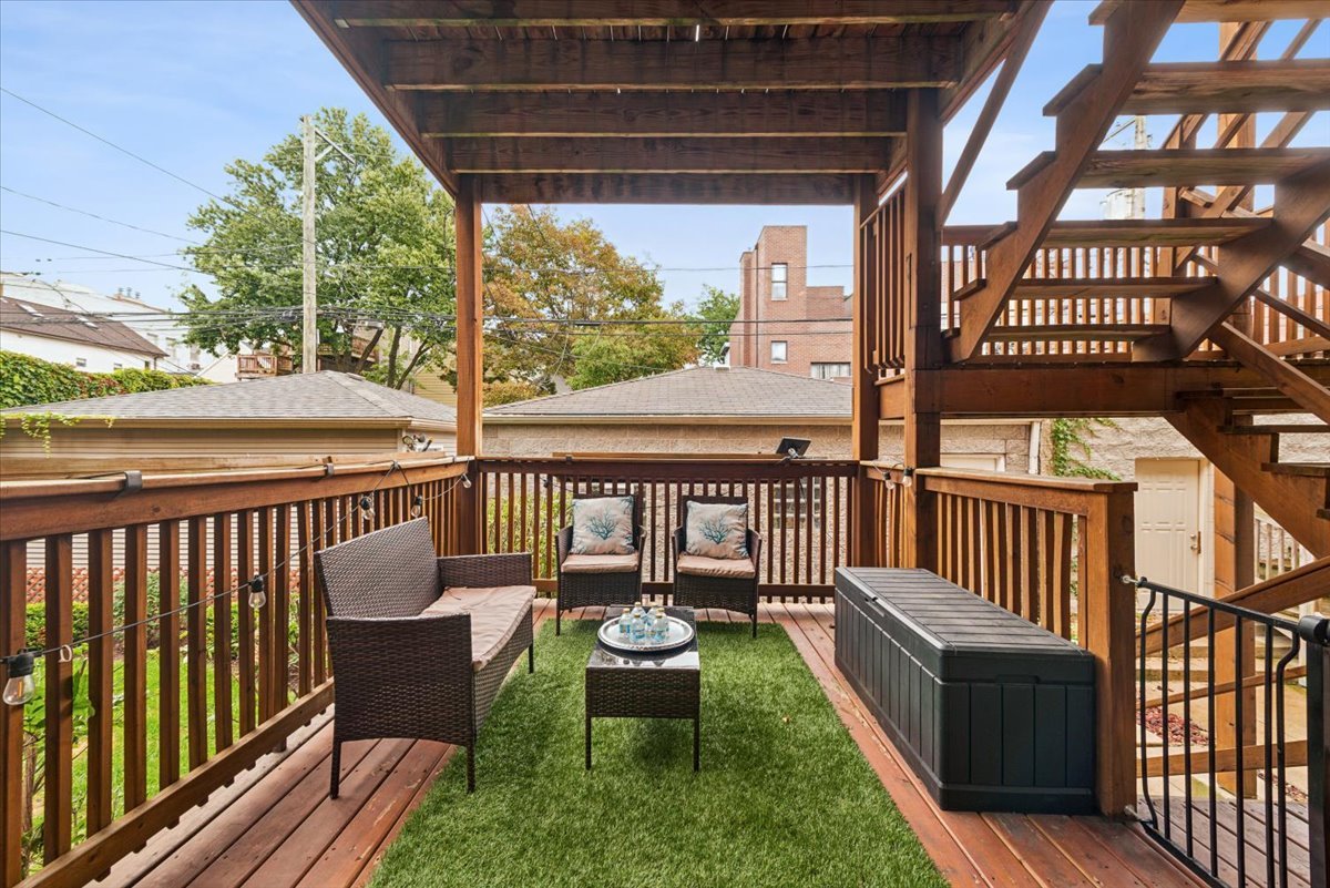 1021 N WINCHESTER Avenue Unit: 1