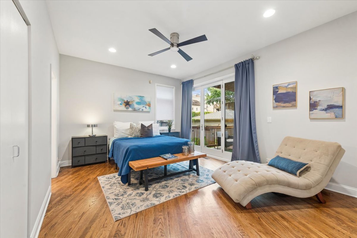 1021 N WINCHESTER Avenue Unit: 1