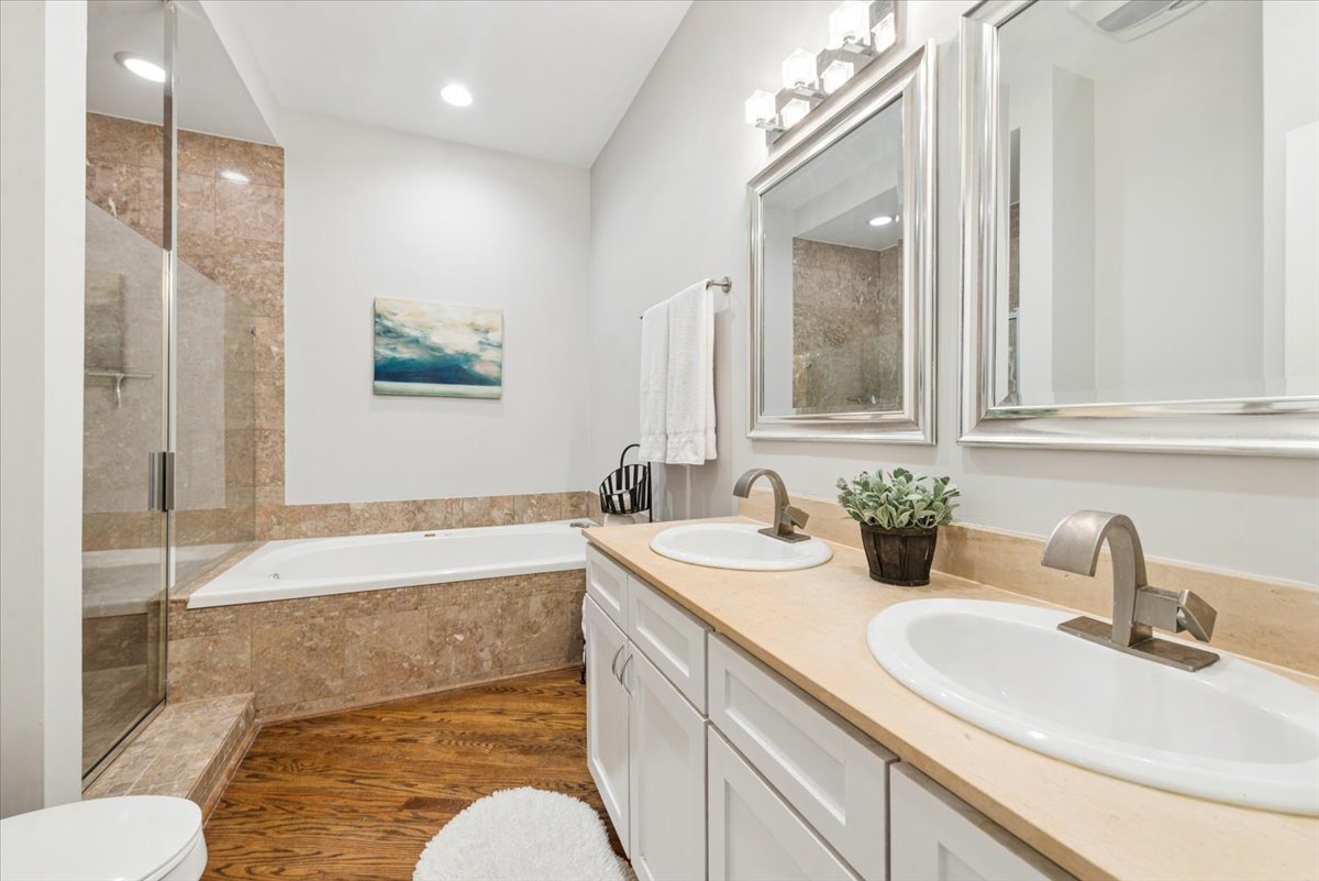 1021 N WINCHESTER Avenue Unit: 1