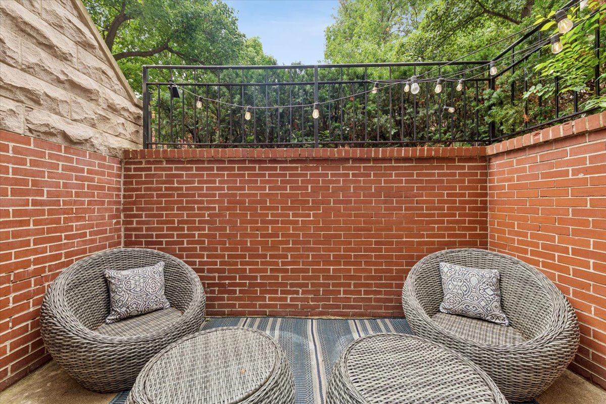 1021 N WINCHESTER Avenue Unit: 1