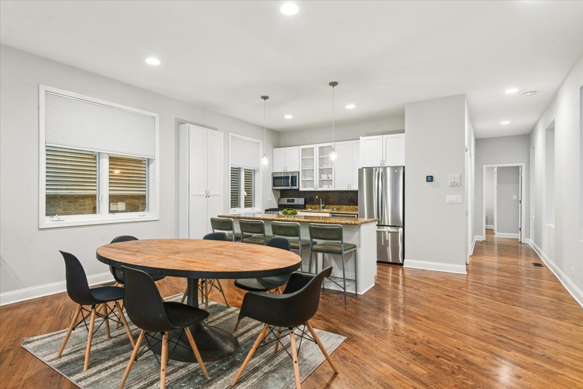 1021 N WINCHESTER Avenue Unit: 1