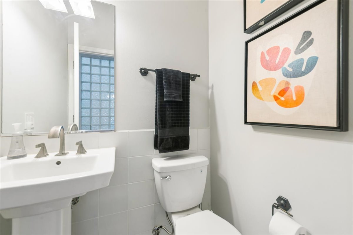 1021 N WINCHESTER Avenue Unit: 1