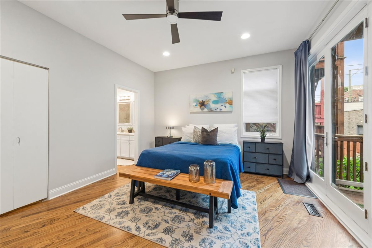 1021 N WINCHESTER Avenue Unit: 1