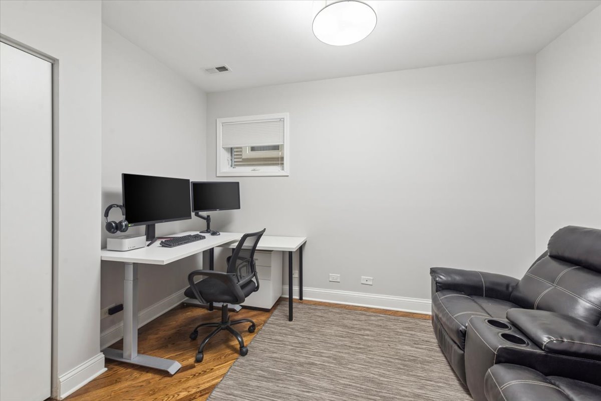 1021 N WINCHESTER Avenue Unit: 1