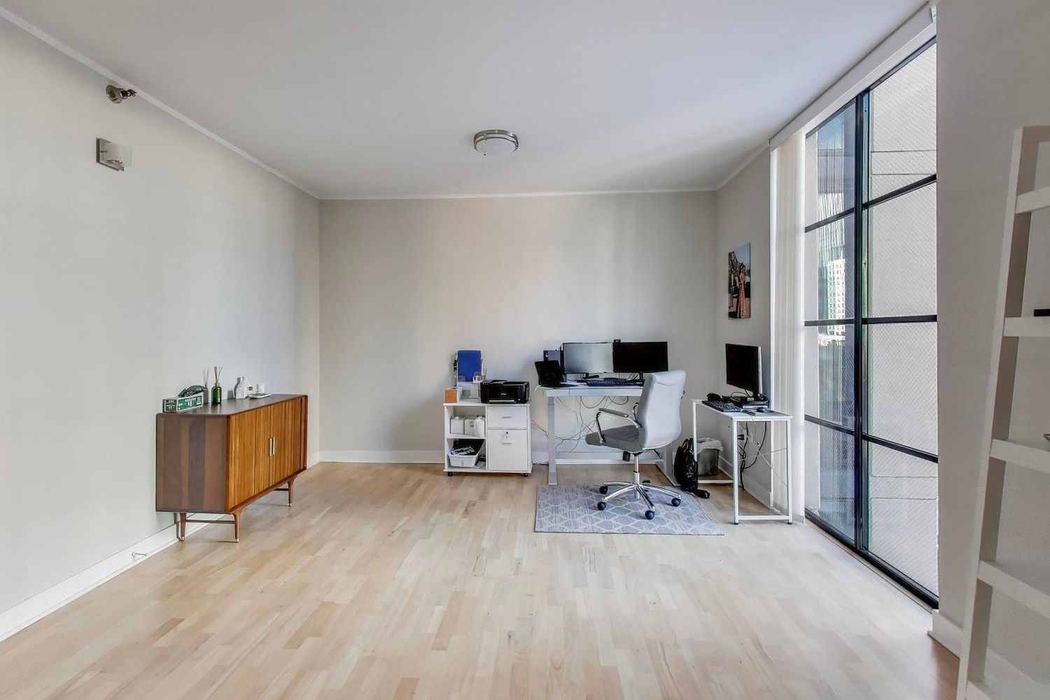 744 N Clark Street Unit: 505