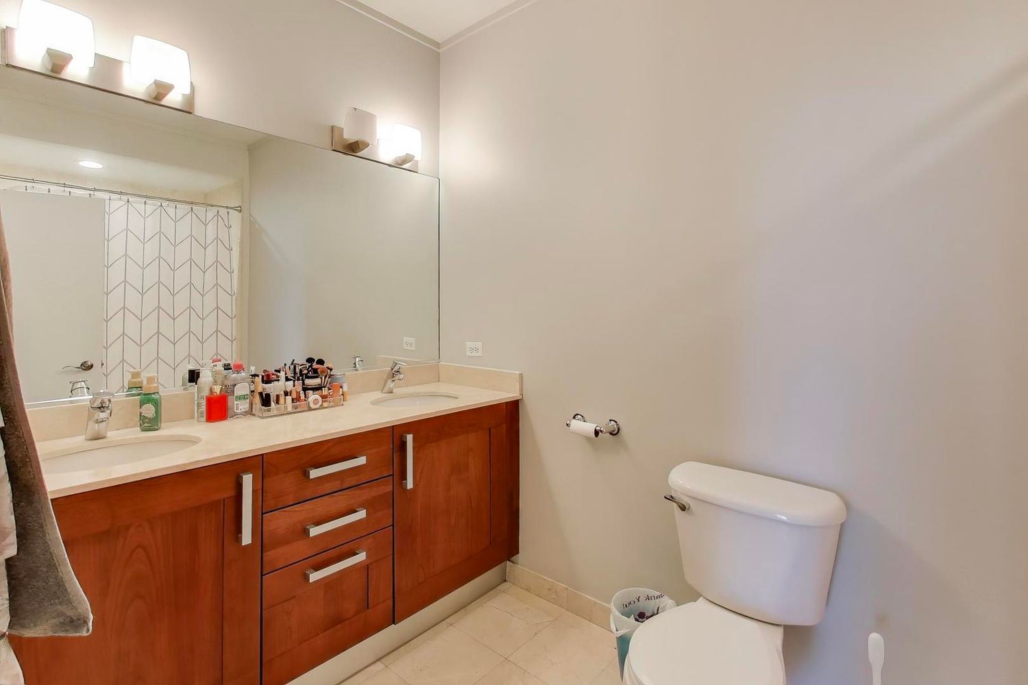 744 N Clark Street Unit: 505