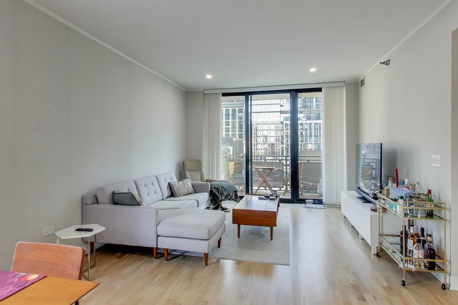 744 N Clark Street Unit: 505