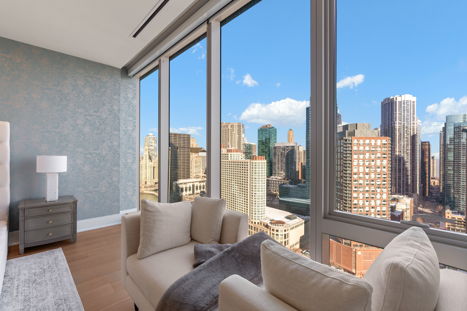 363 E Wacker Drive Unit: 2106
