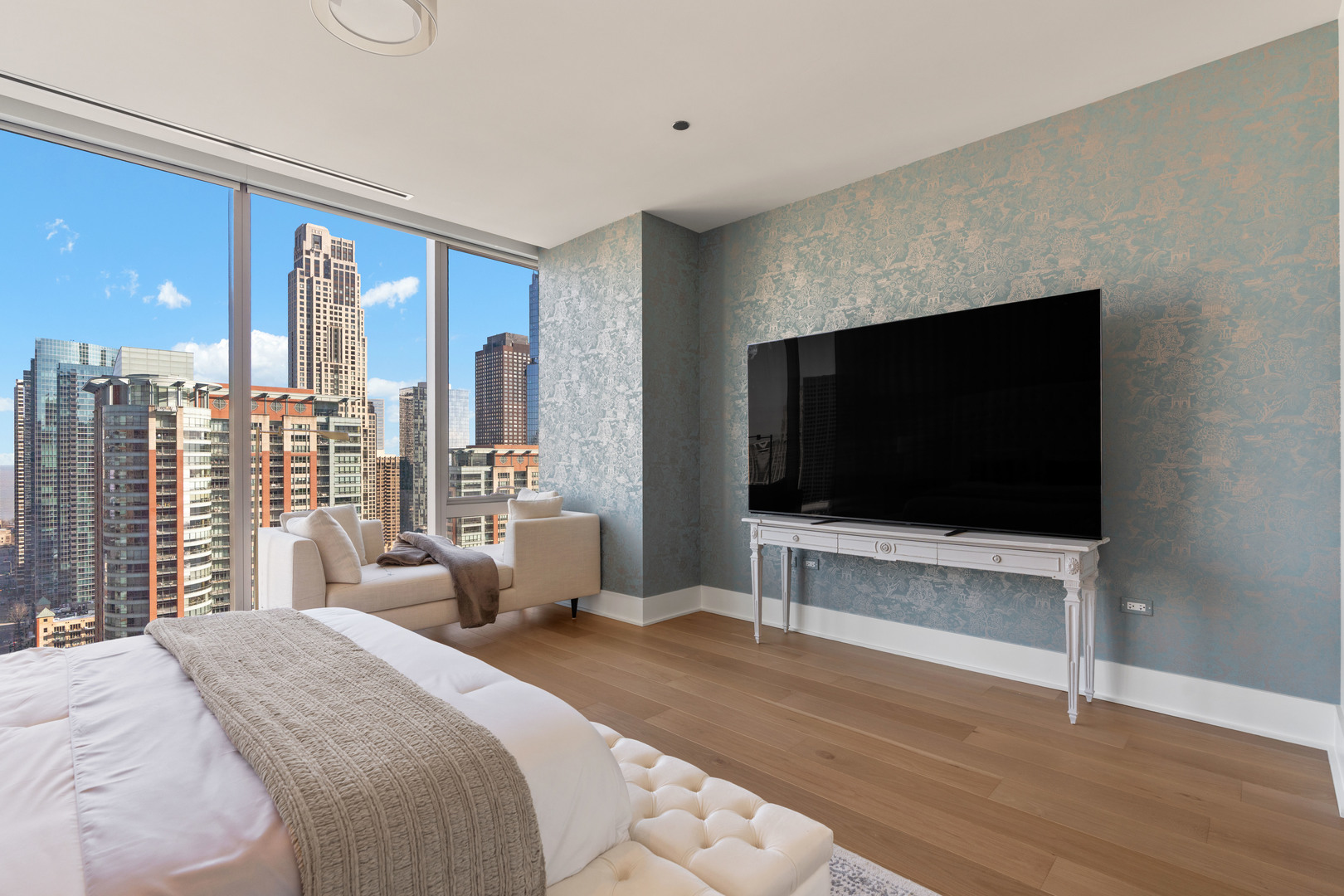 363 E Wacker Drive Unit: 2106