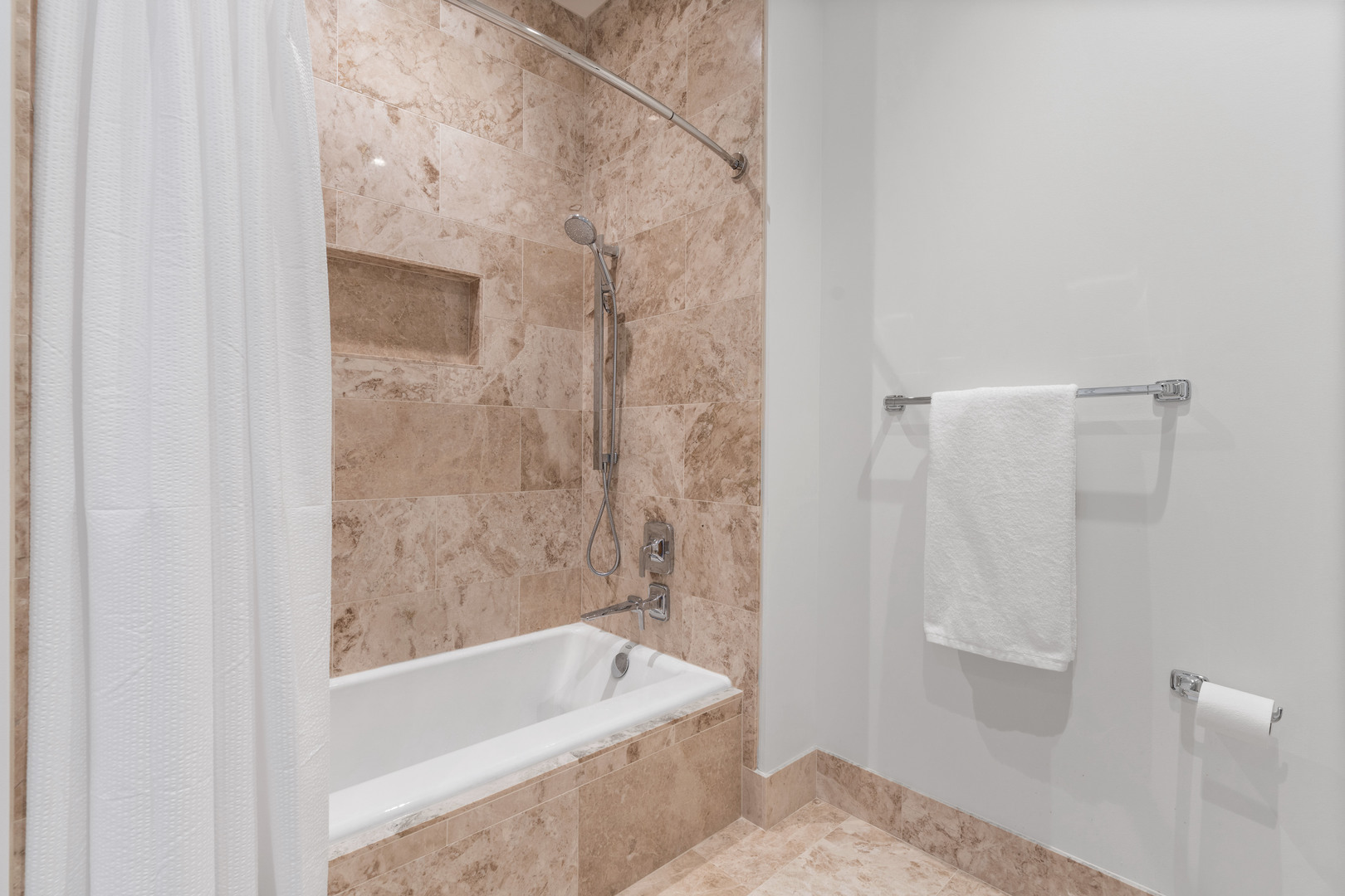 363 E Wacker Drive Unit: 2106
