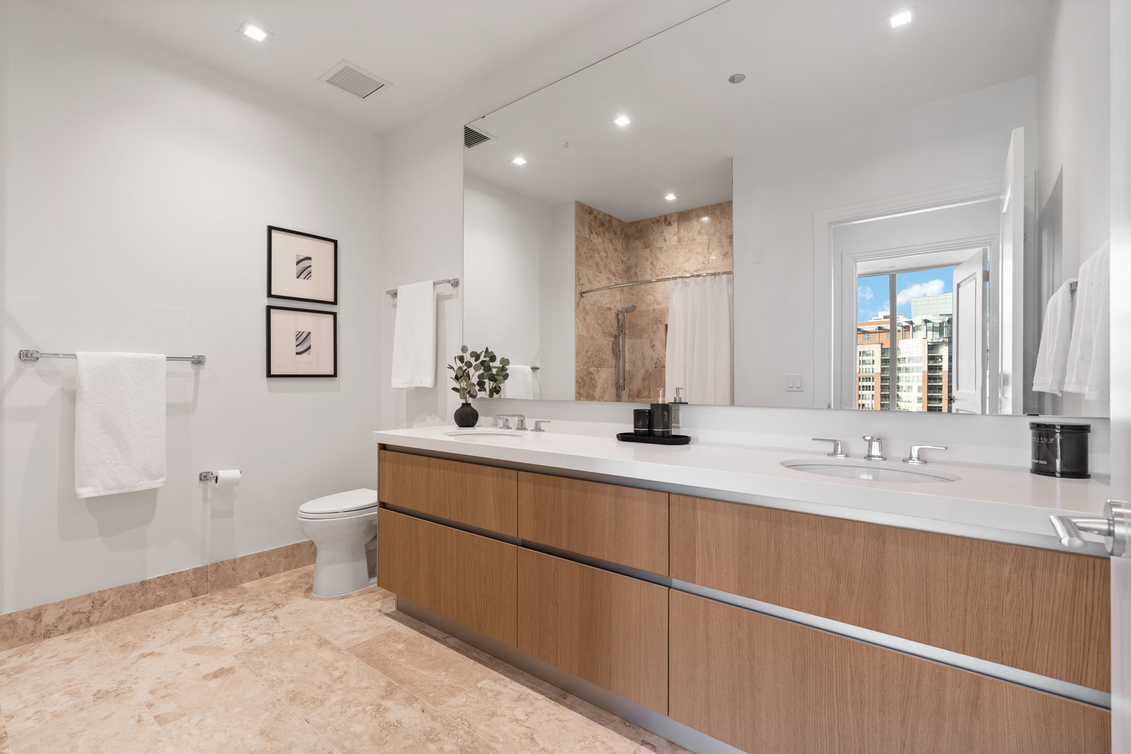 363 E Wacker Drive Unit: 2106