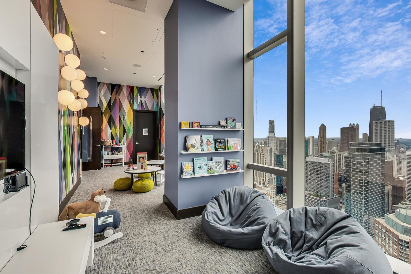363 E Wacker Drive Unit: 2106