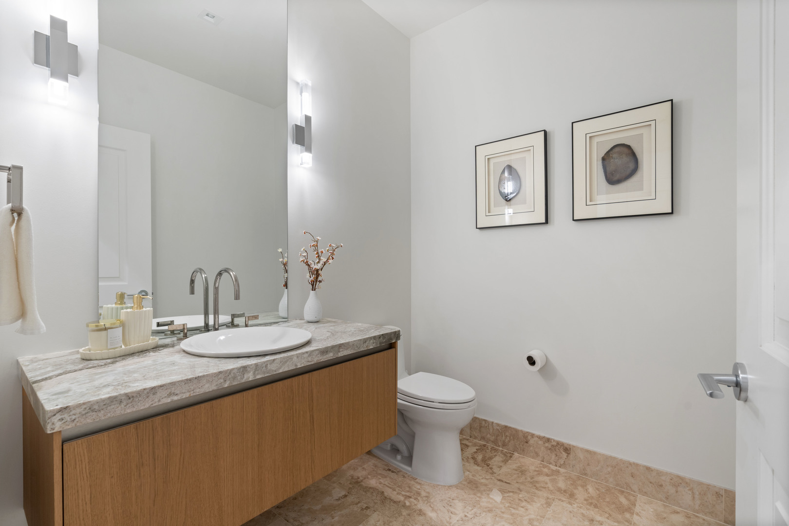 363 E Wacker Drive Unit: 2106