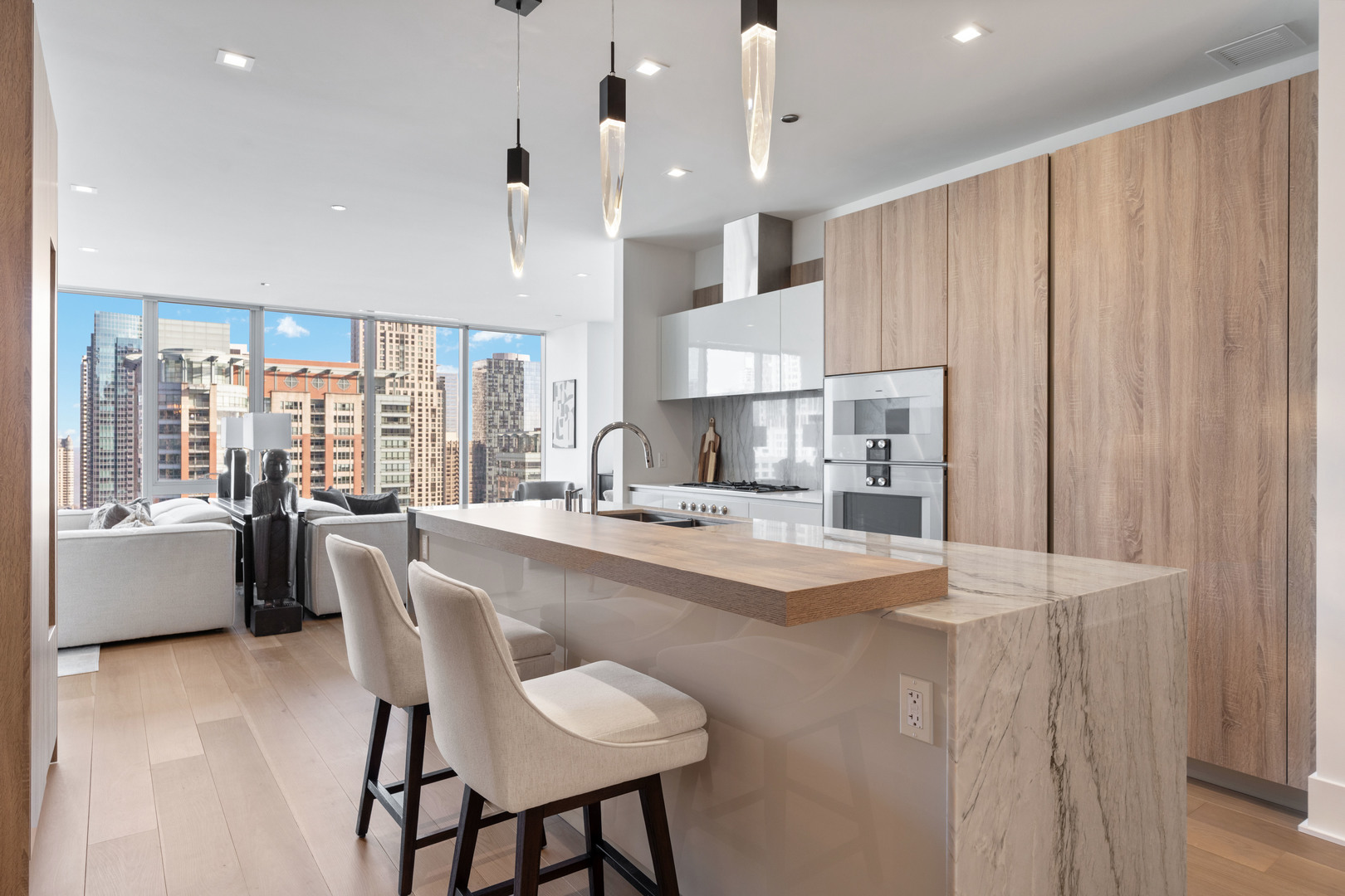363 E Wacker Drive Unit: 2106