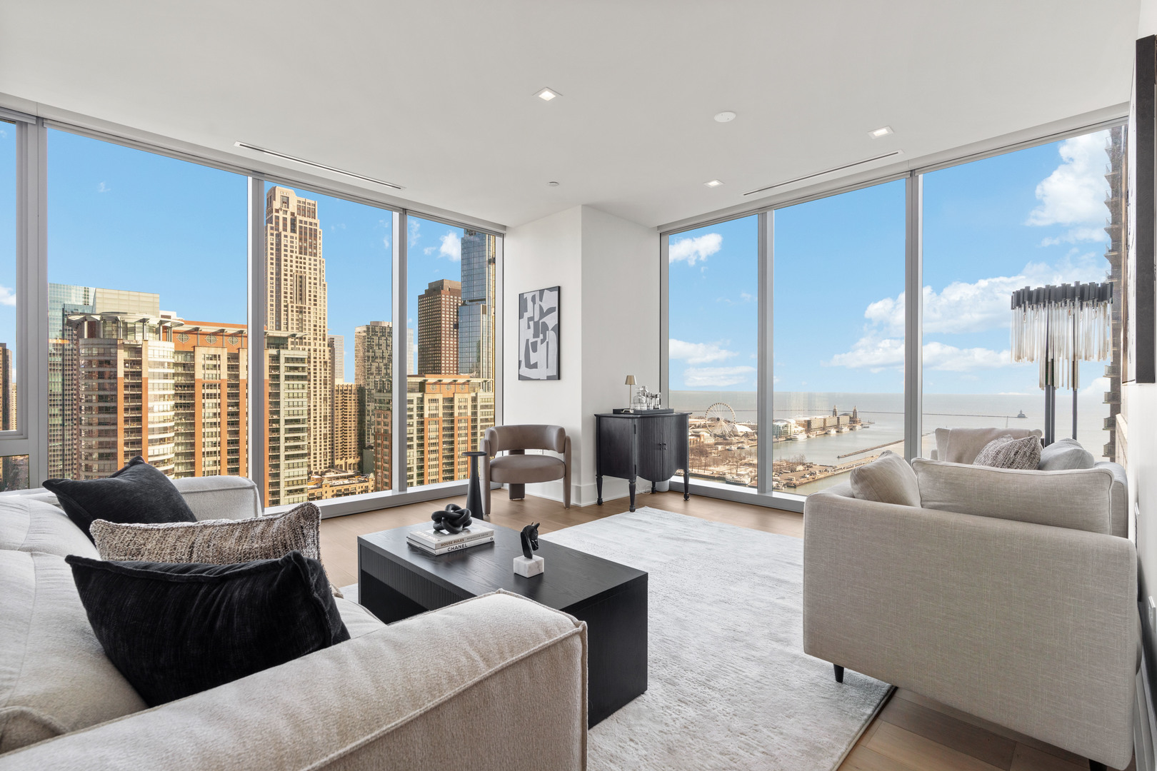 363 E Wacker Drive Unit: 2106