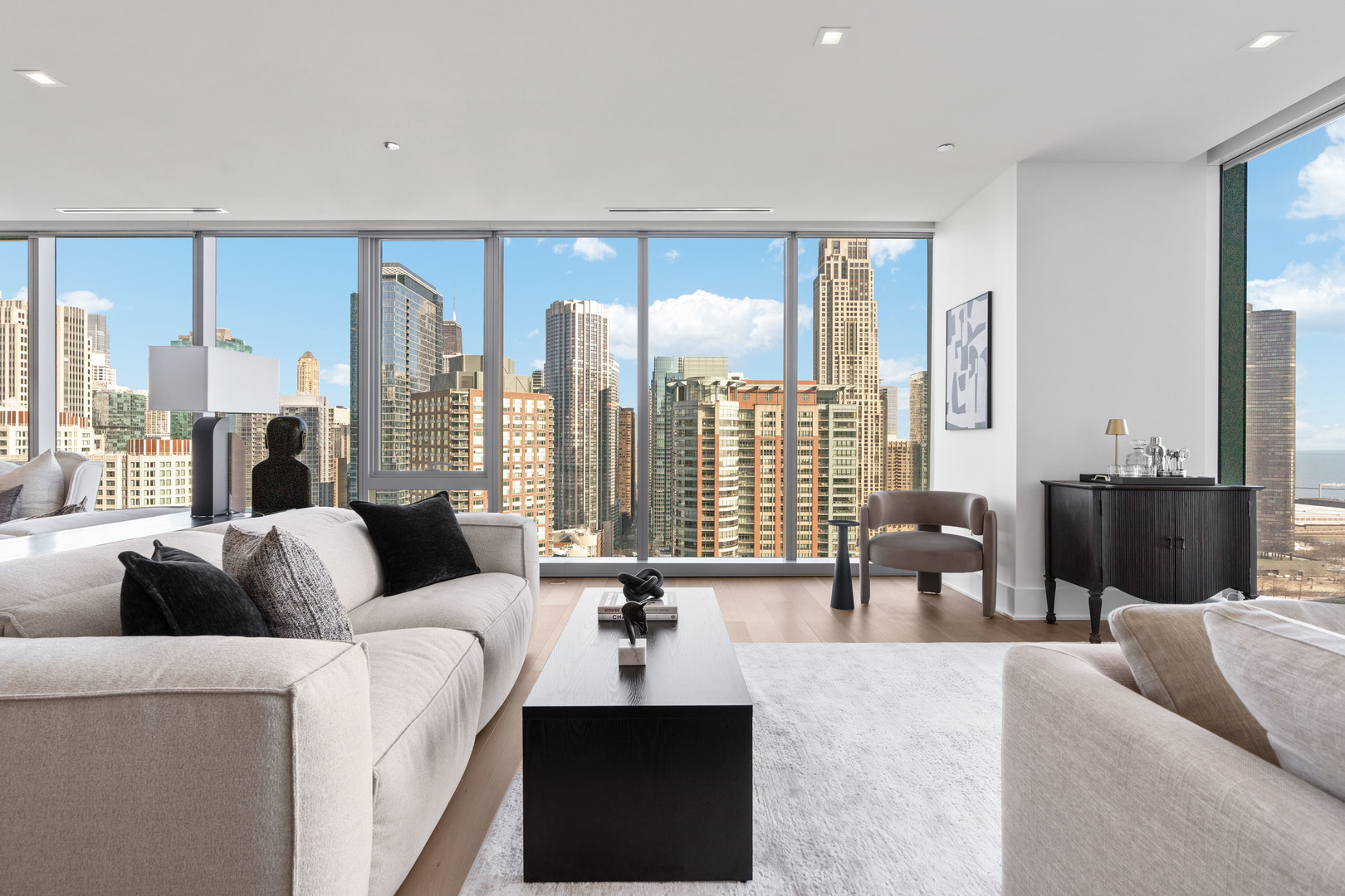 363 E Wacker Drive Unit: 2106