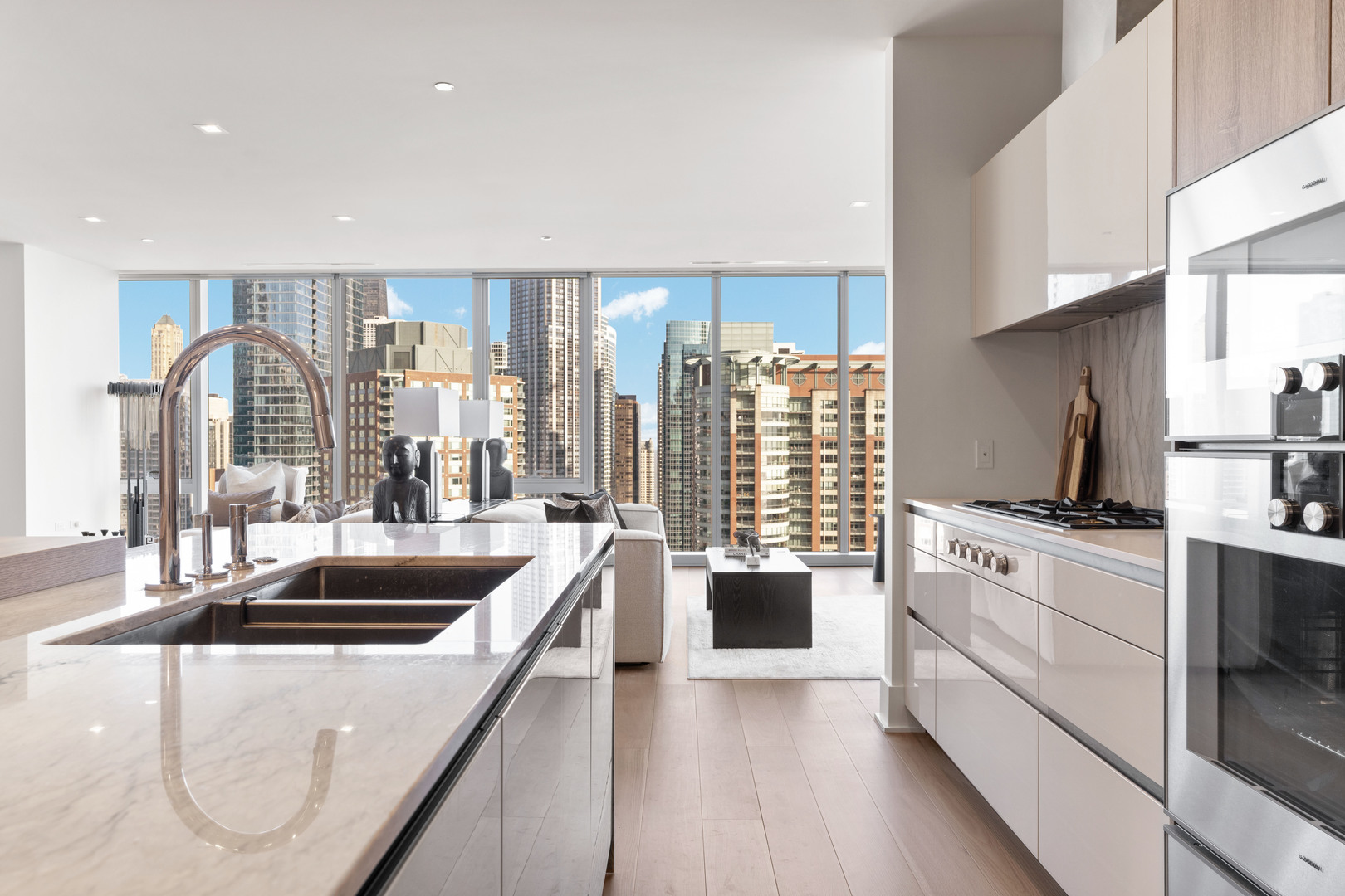 363 E Wacker Drive Unit: 2106