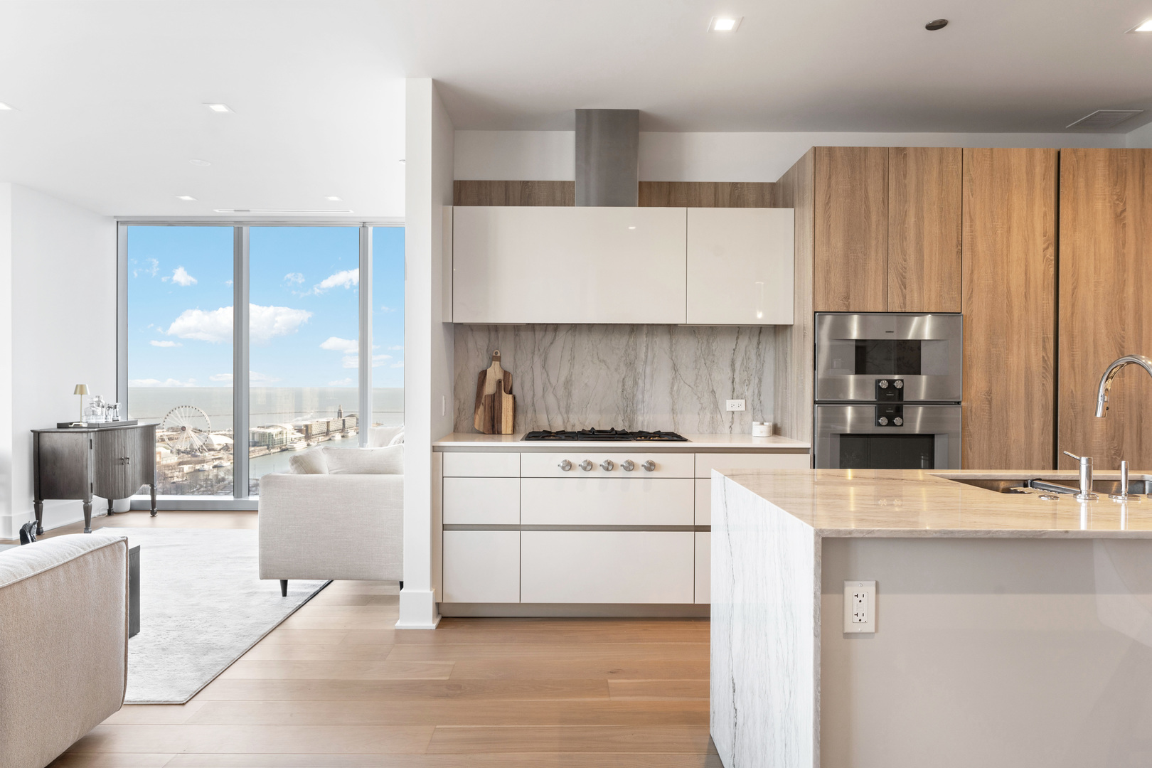 363 E Wacker Drive Unit: 2106