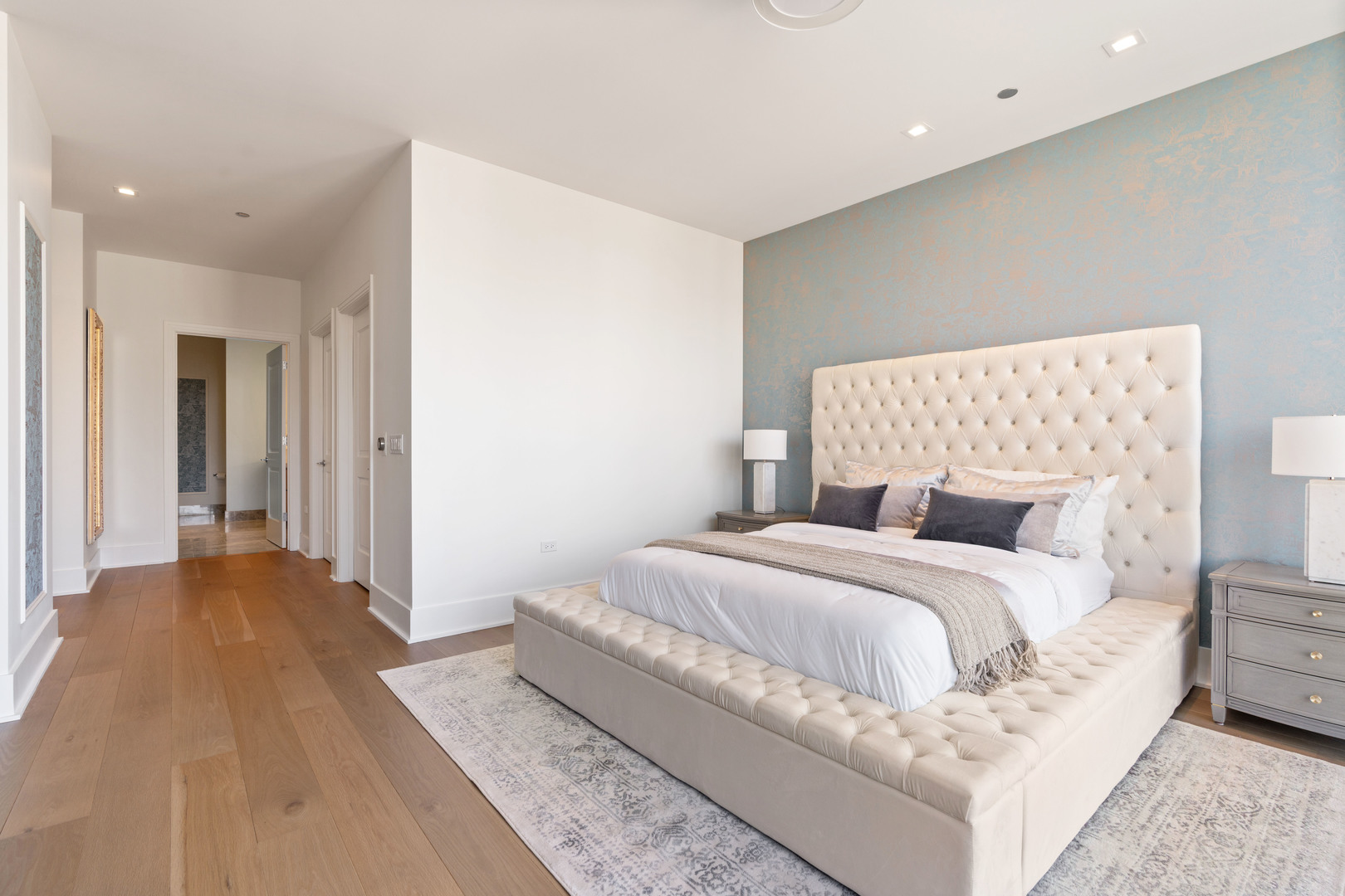 363 E Wacker Drive Unit: 2106