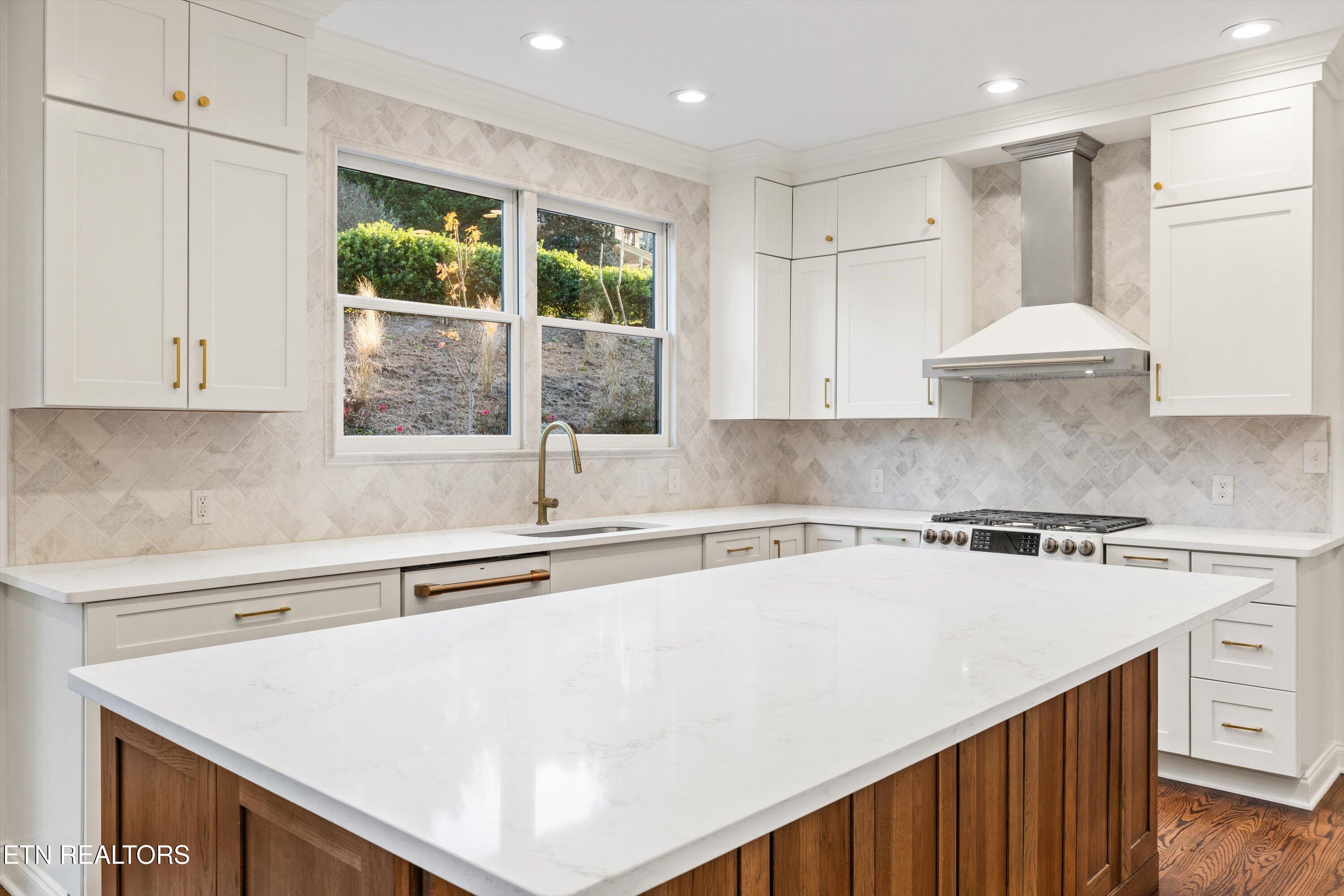 6710 Fern Meadow Way