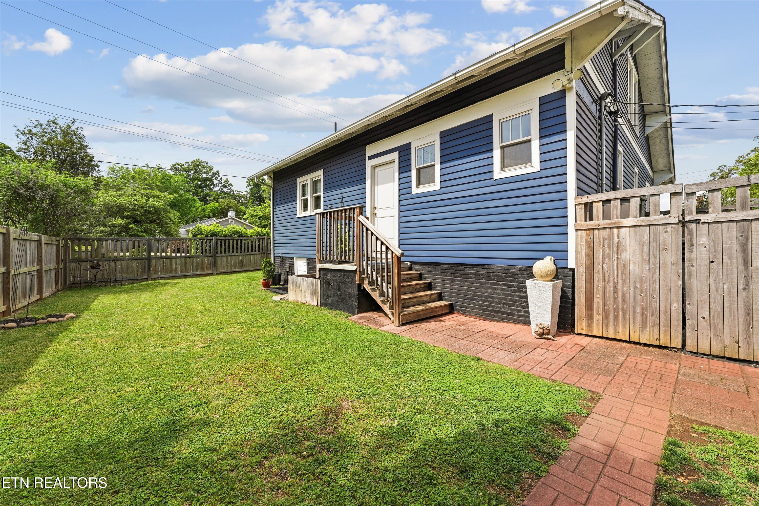 528 W Glenwood Ave