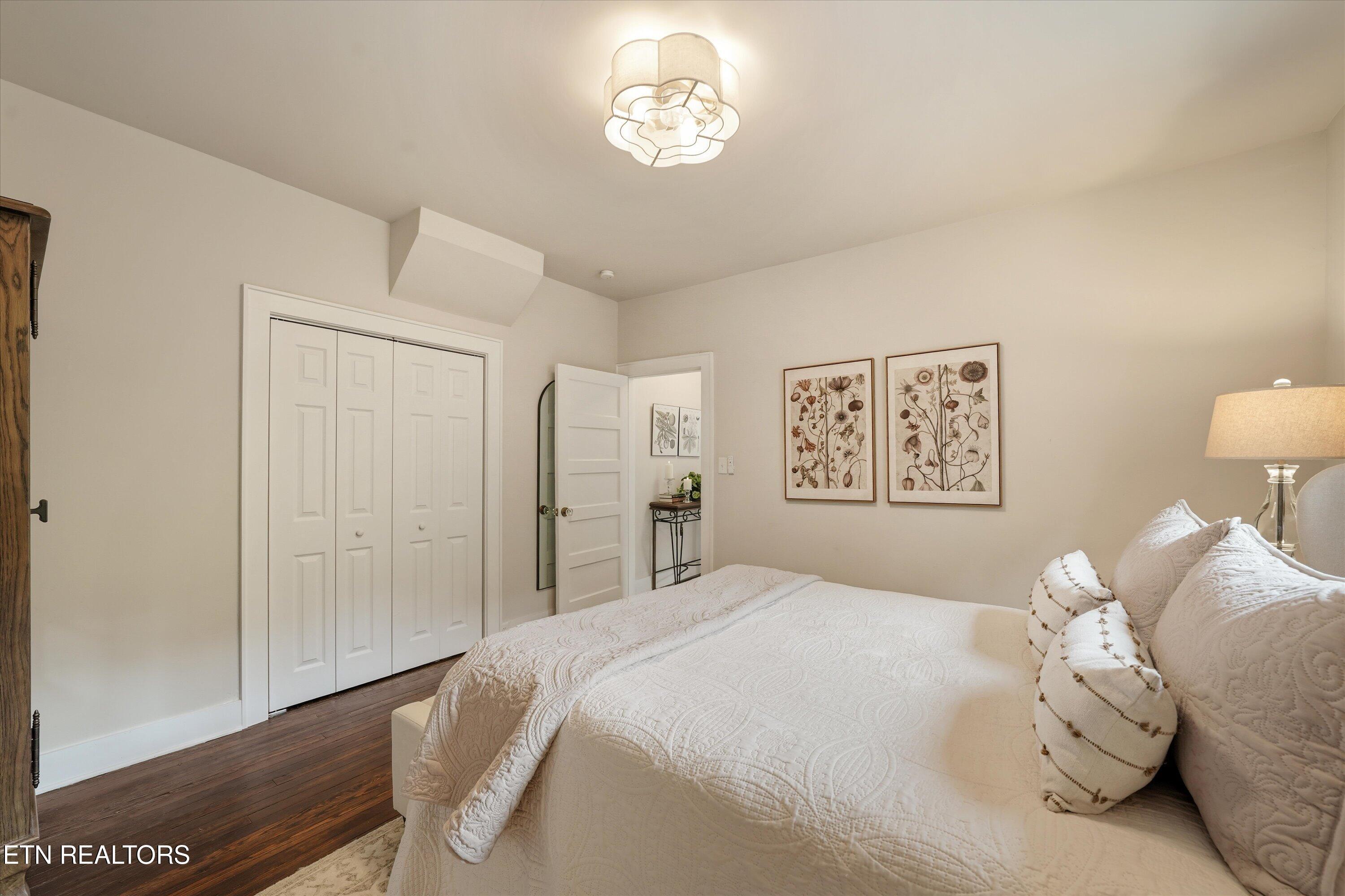 528 W Glenwood Ave