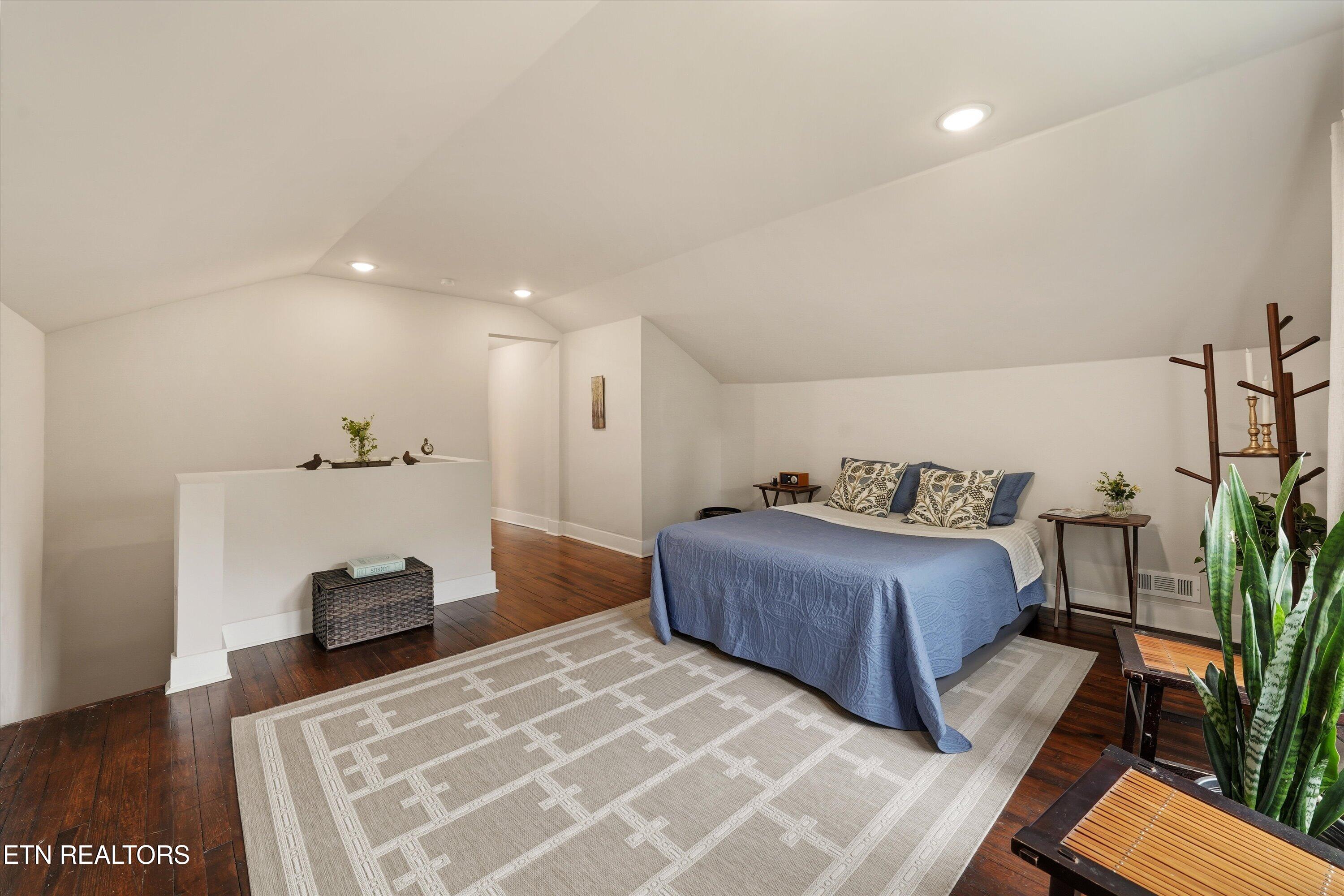 528 W Glenwood Ave