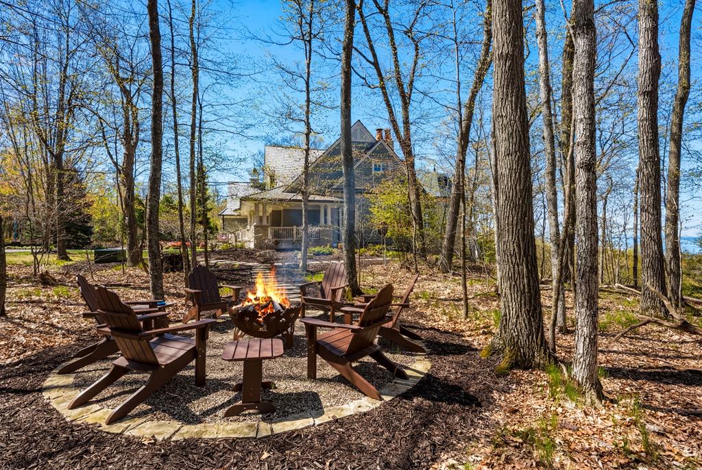 9135 Gibraltar Bluff Rd