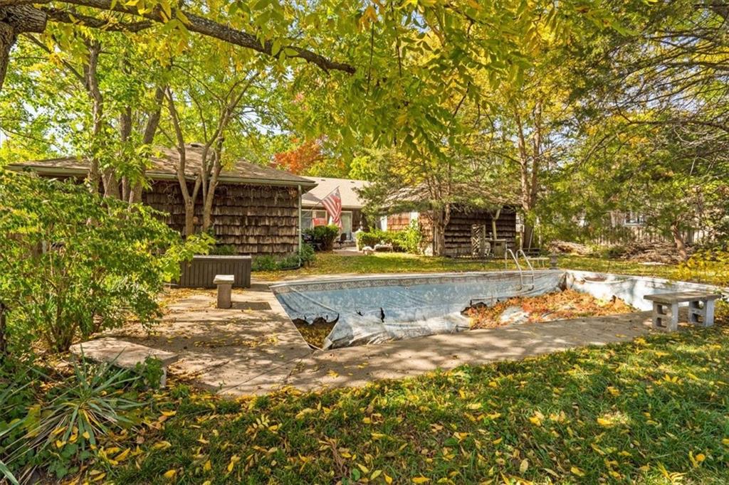 8641 Broadmoor Street