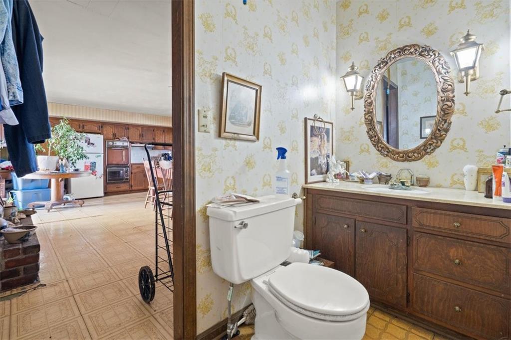 8641 Broadmoor Street