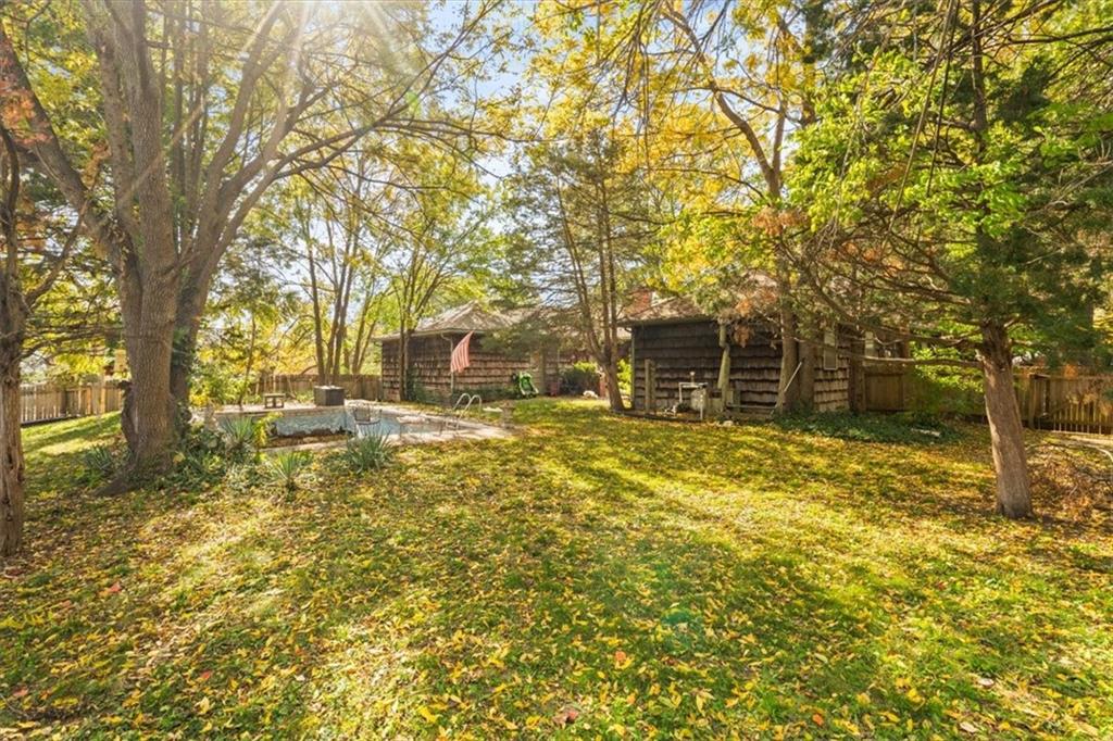 8641 Broadmoor Street