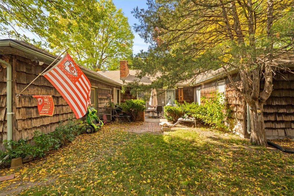 8641 Broadmoor Street