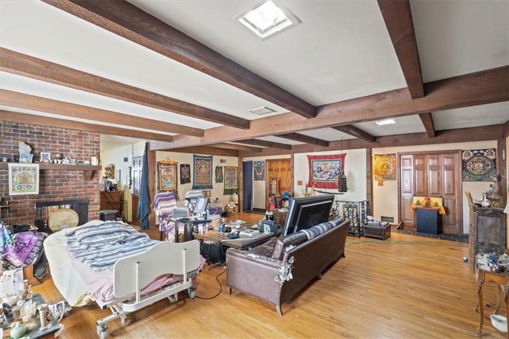 8641 Broadmoor Street