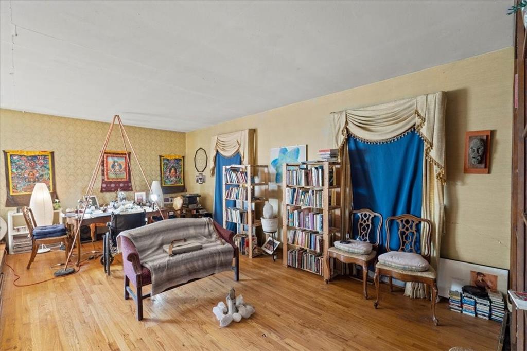 8641 Broadmoor Street