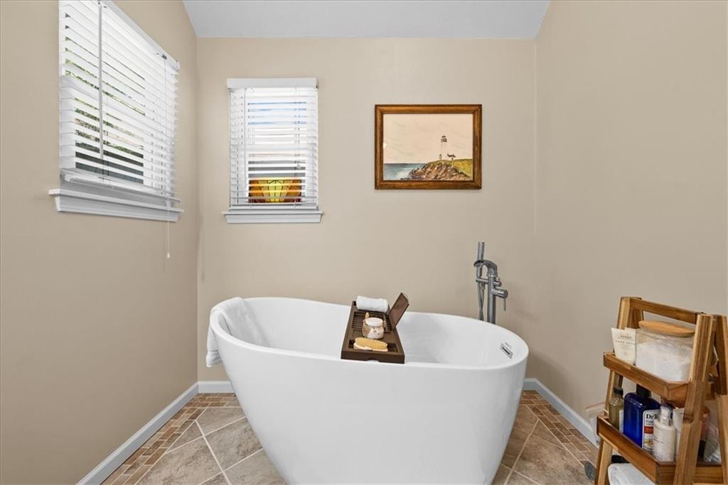 950 E Cavendish Trail