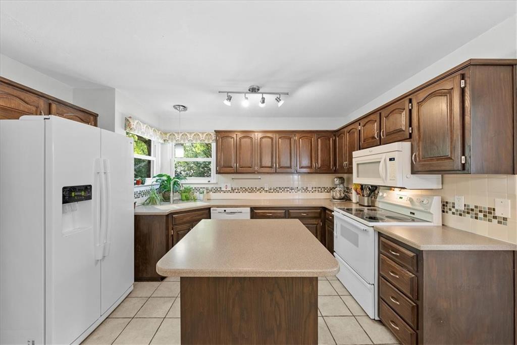 950 E Cavendish Trail