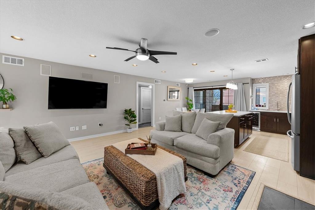 4057 Walnut Street Unit: 1