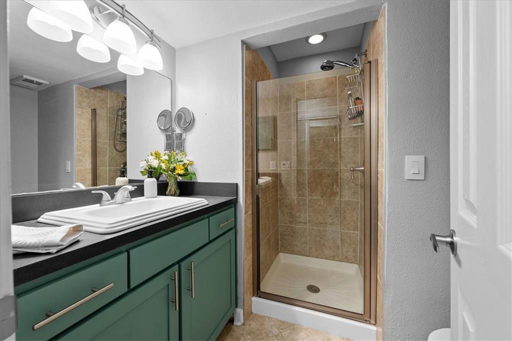 4057 Walnut Street Unit: 1