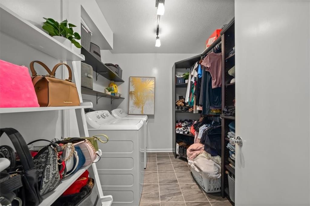 4057 Walnut Street Unit: 7