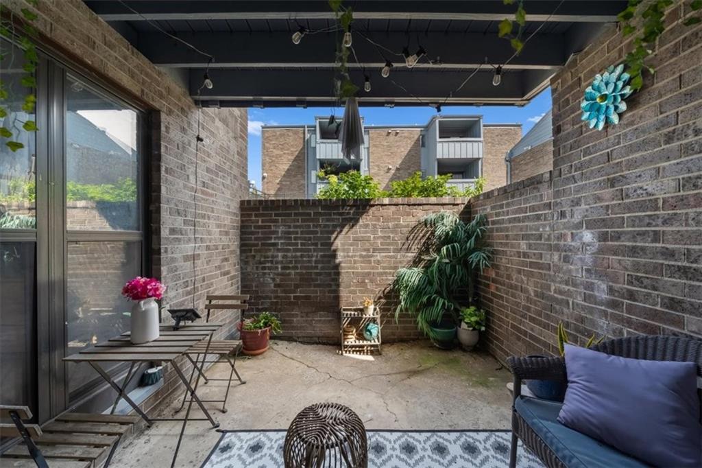 4057 Walnut Street Unit: 7