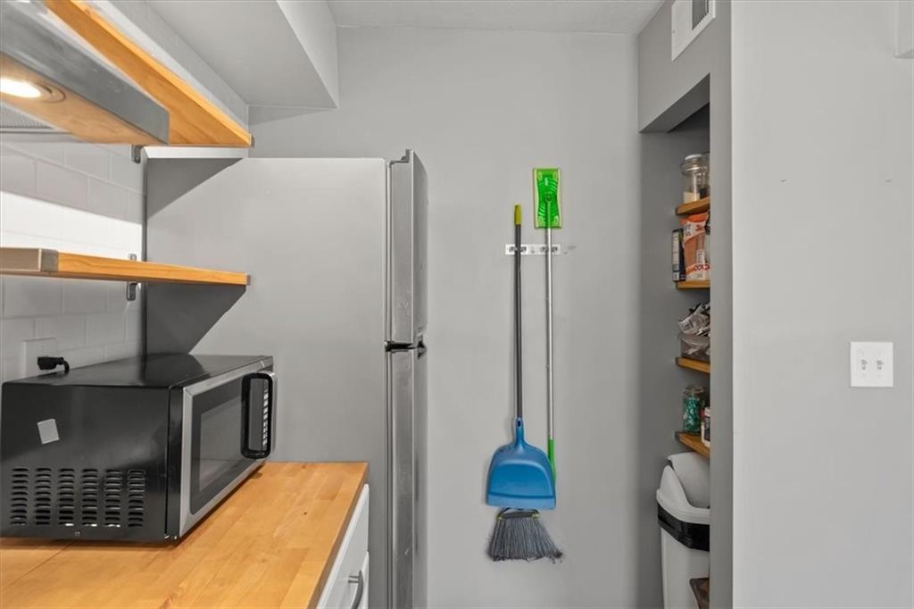 4057 Walnut Street Unit: 7