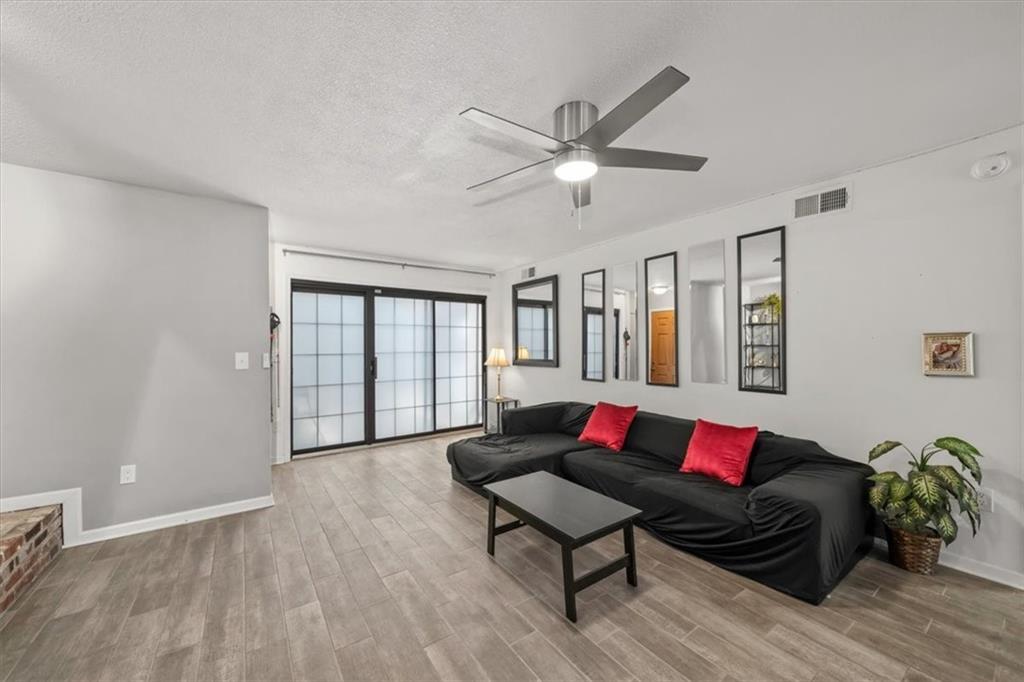 4057 Walnut Street Unit: 7