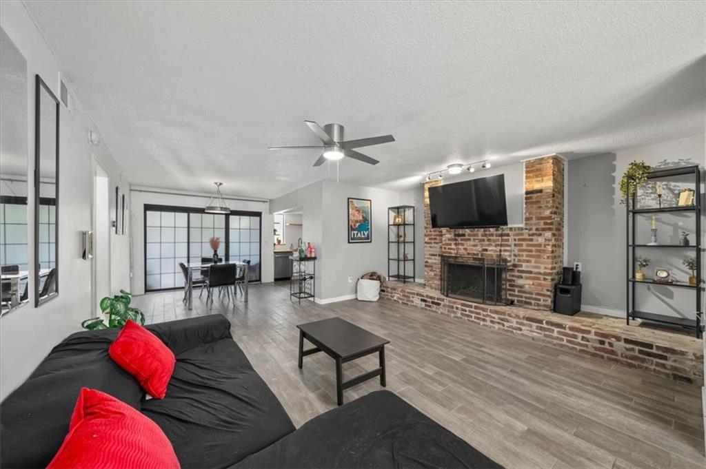 4057 Walnut Street Unit: 7