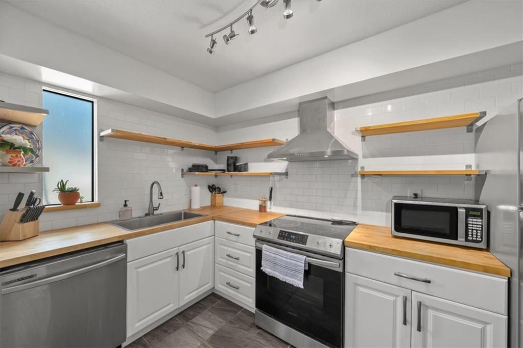 4057 Walnut Street Unit: 7