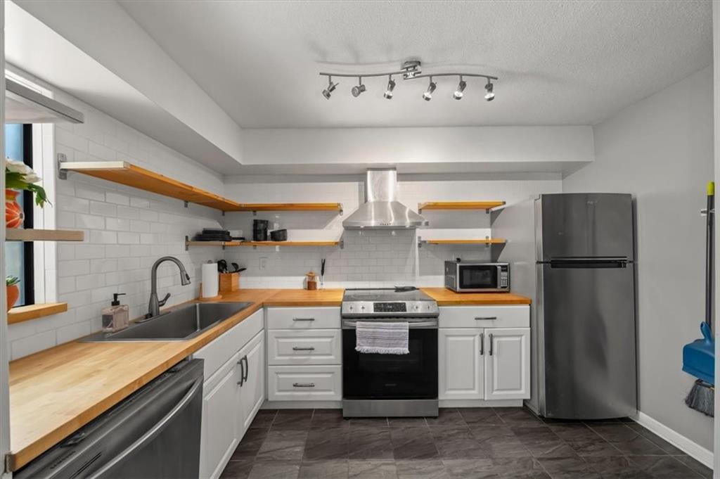 4057 Walnut Street Unit: 7