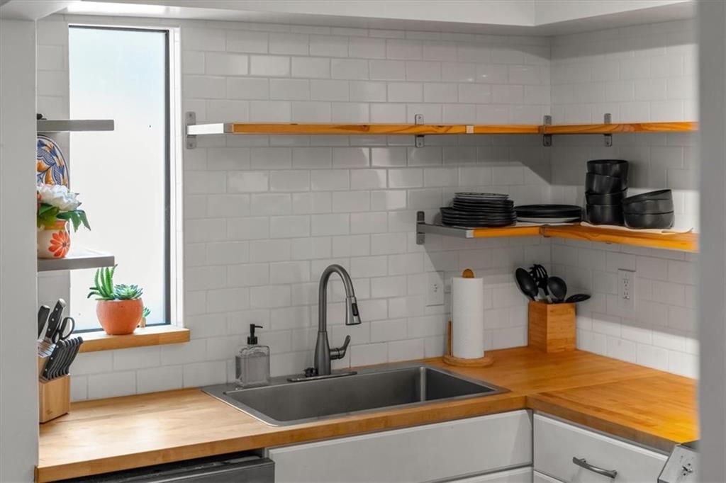 4057 Walnut Street Unit: 7