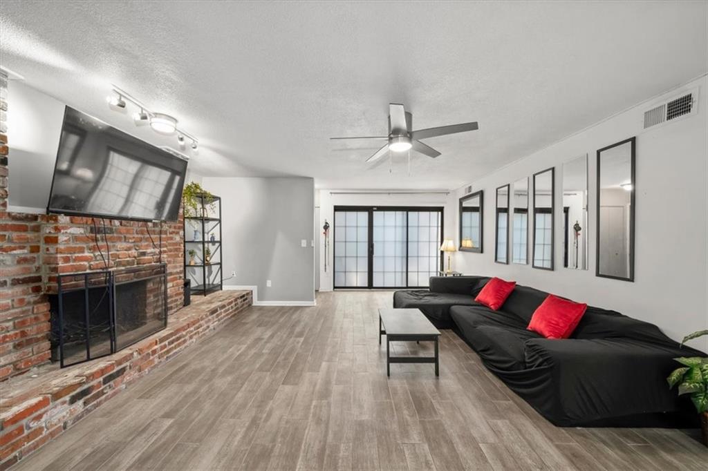 4057 Walnut Street Unit: 7