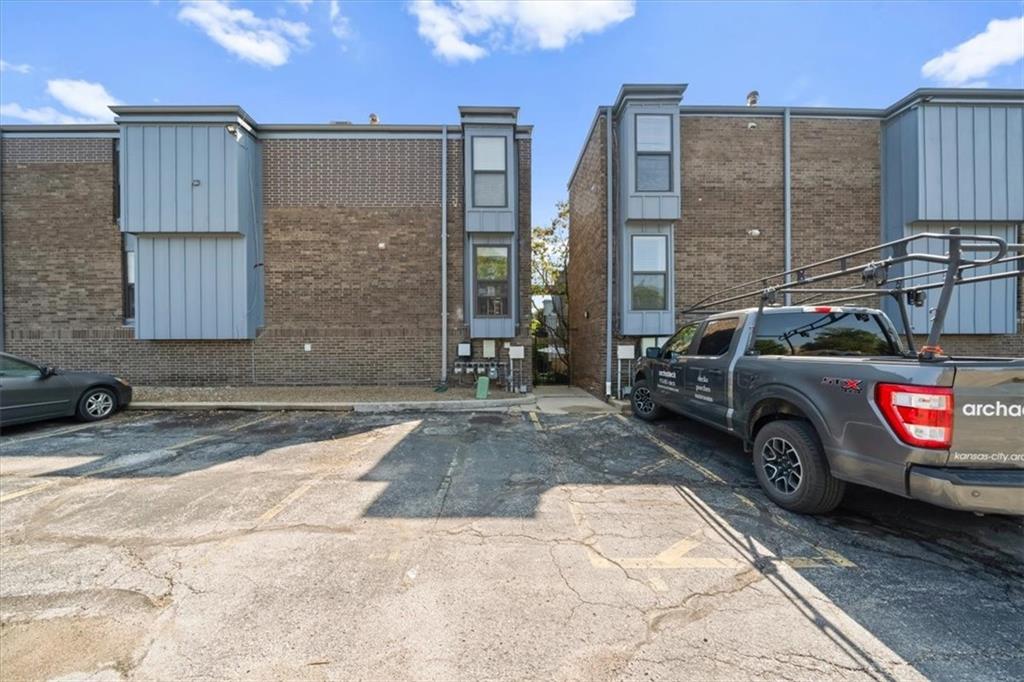 4057 Walnut Street Unit: 7