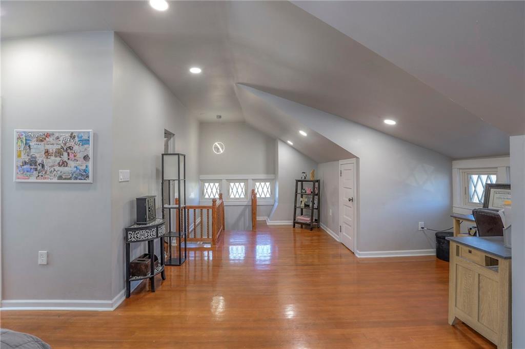 943 W 33rd Terrace