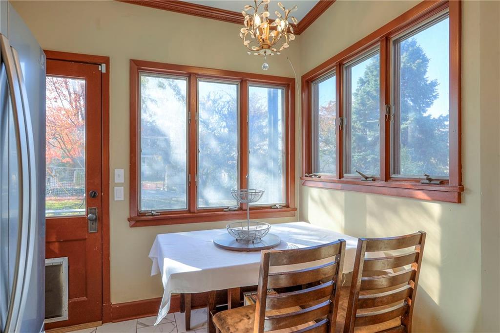 943 W 33rd Terrace